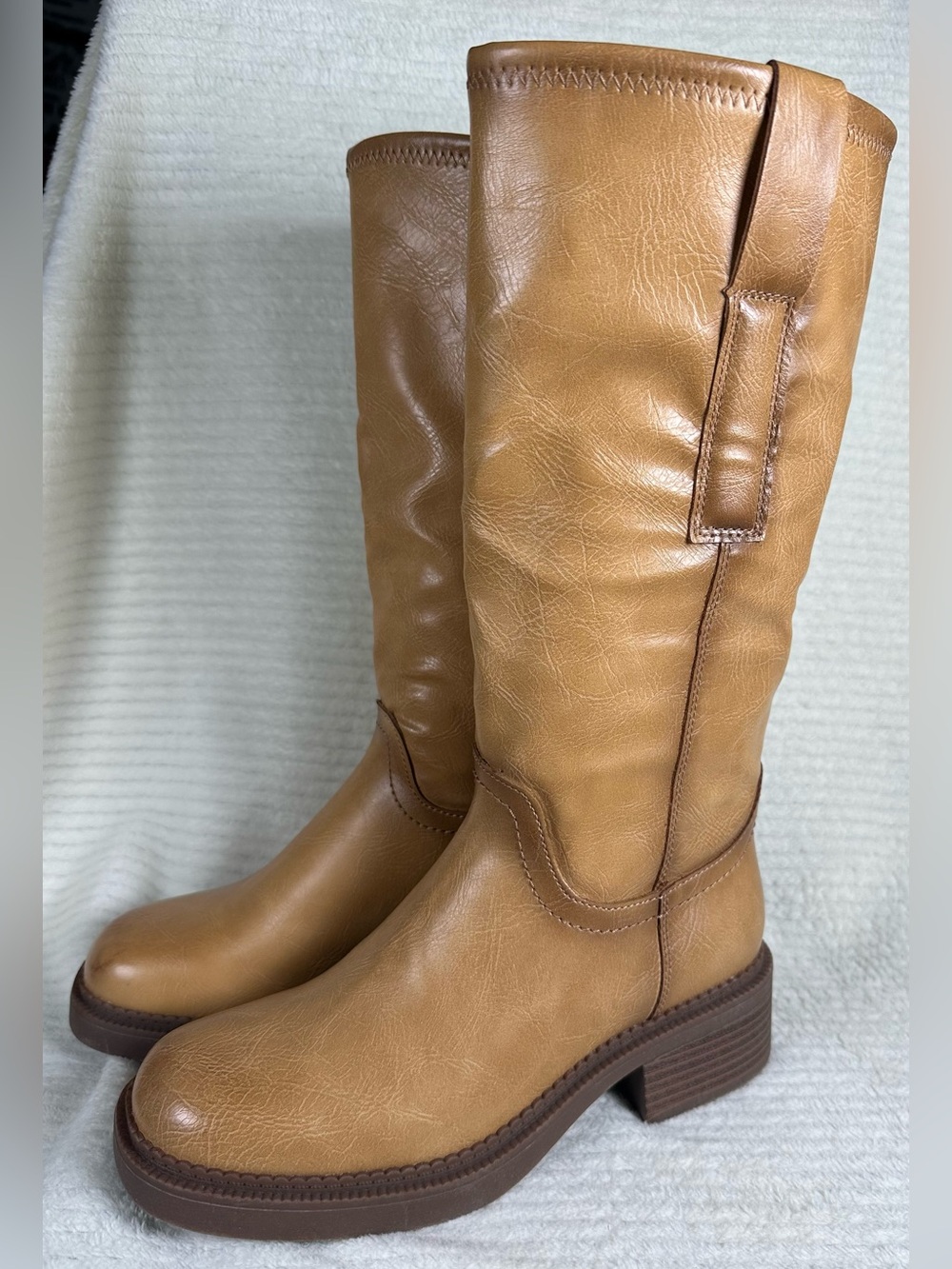 Frye and Co. Women’s Mayvis Wheat Stacked Heel Riding Boots NWT Size 6